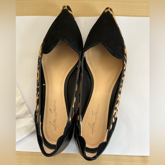 Isa Tapia Black and Tan Pointed-Toe Flats - Picture 3 of 8